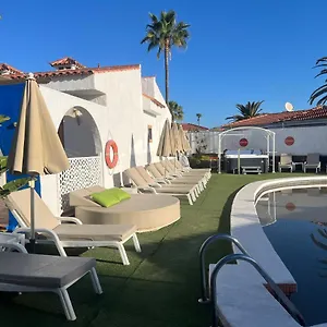 https://rainbow-golf-bungalows-gay-men-only-resort.maspalomashotels.com